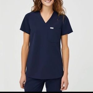 FIGS: Catarina One-Pocket Scrub Top (Navy–XS)